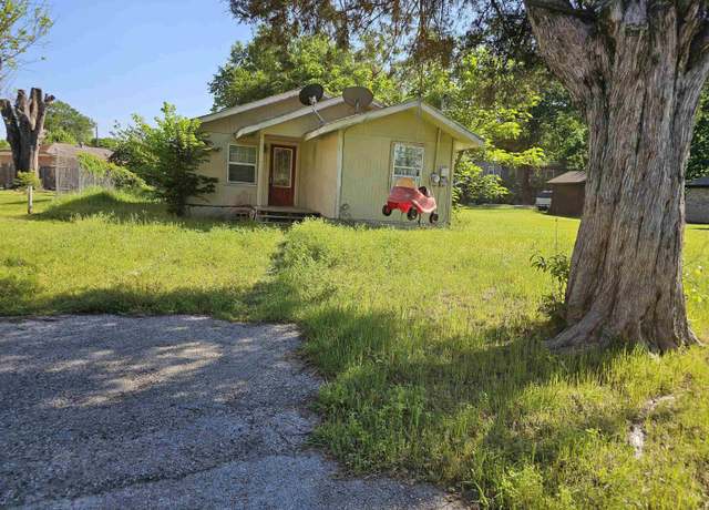 Property at 2406 Madison St, Tyler, TX 75701, 2 beds, 1 bath
