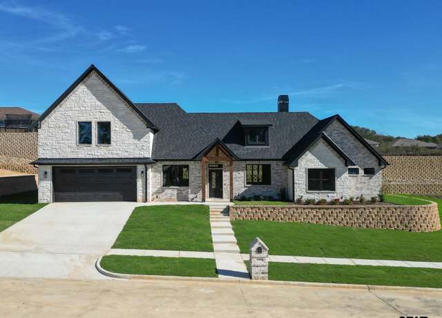 Property at 1001 Mallard Dr, Lindale, TX 75771, 4 beds, 2.5 baths