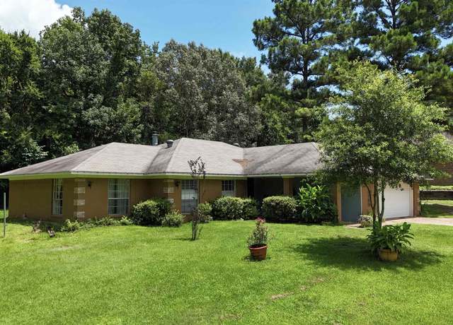 Property at 10203 Crestview Dr, Tyler, TX 75707, 4 beds, 2.5 baths