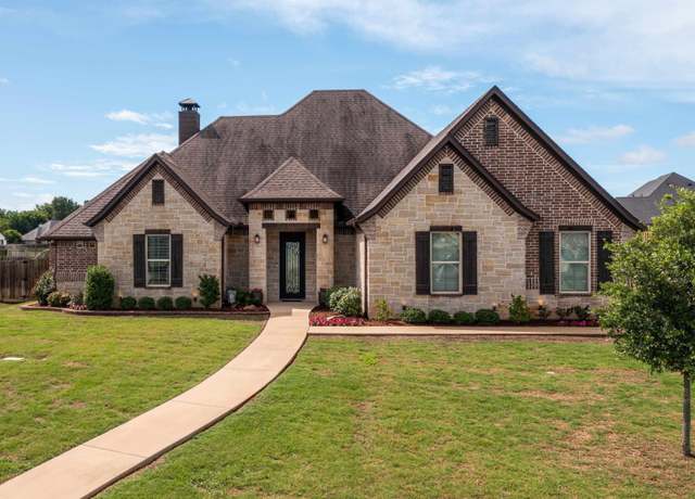 Property at 208 Essex Dr, Bullard, TX 75757, 4 beds, 2.5 baths