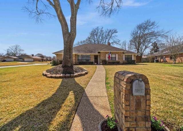 Property at 5909 Stoneleigh Dr, Tyler, TX 75703, 3 beds, 3 baths