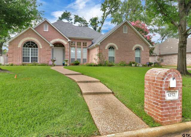 Property at 1212 Parkview Dr, Tyler, TX 75703, 3 beds, 2.5 baths