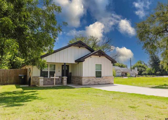 Property at 1401 N Palace Ave, Tyler, TX 75701, 3 beds, 2 baths