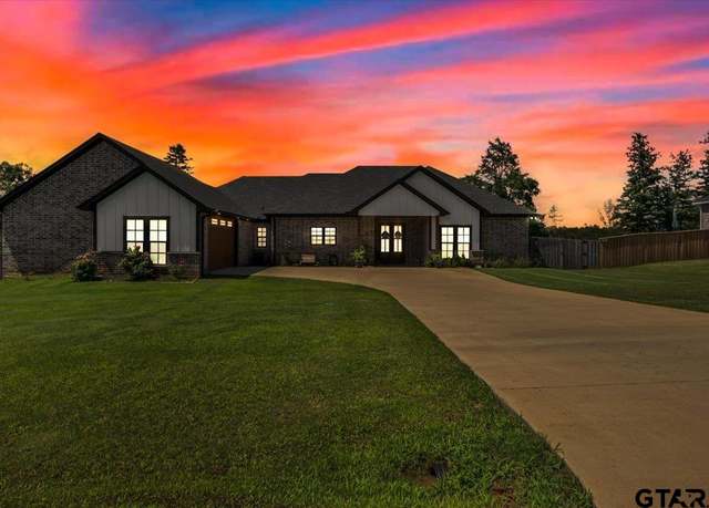 Property at 18329 Timber Oaks Dr, Lindale, TX 75771, 4 beds, 3.5 baths