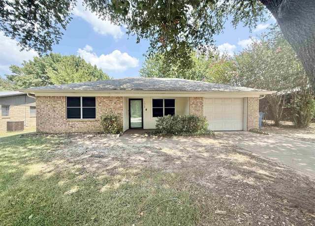 Property at 1512 College Ave, Jacksonville, TX 75766, 3 beds, 2 baths