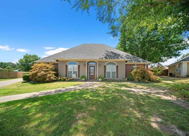 Property at 2 Pettit Cir, White Oak, TX 75693, 4 beds, 2.5 baths