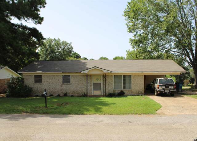 Property at 1001 Bainbridge St, Jacksonville, TX 75766, 3 beds, 1.5 baths