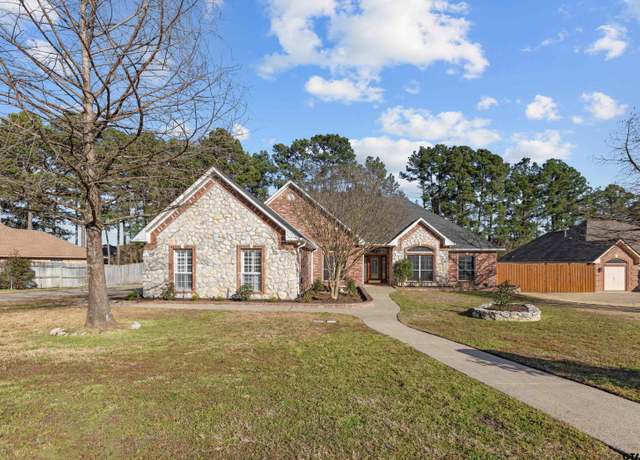 Property at 1777 Frostwood Dr, Tyler, TX 75703, 3 beds, 2 baths