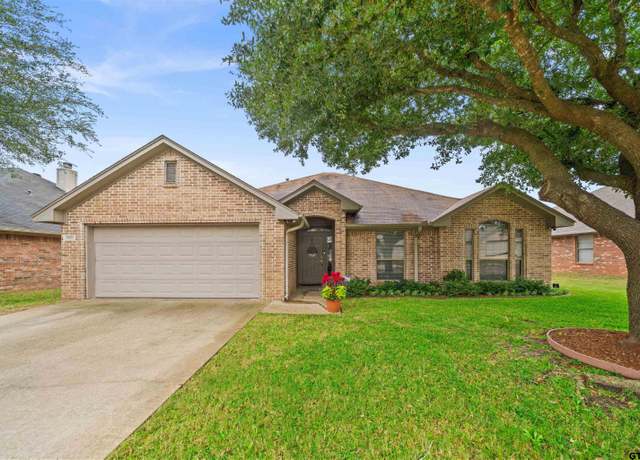 Property at 10827 Cactus Trl, Flint, TX 75762, 4 beds, 2 baths