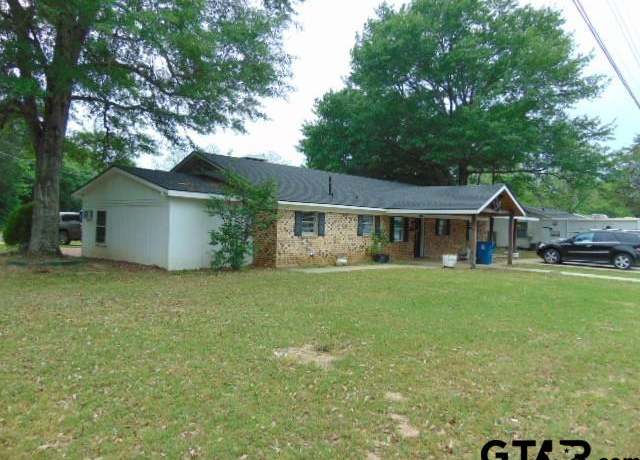 Property at 301 Williams Dr, Jacksonville, TX 75766, 3 beds, 2 baths