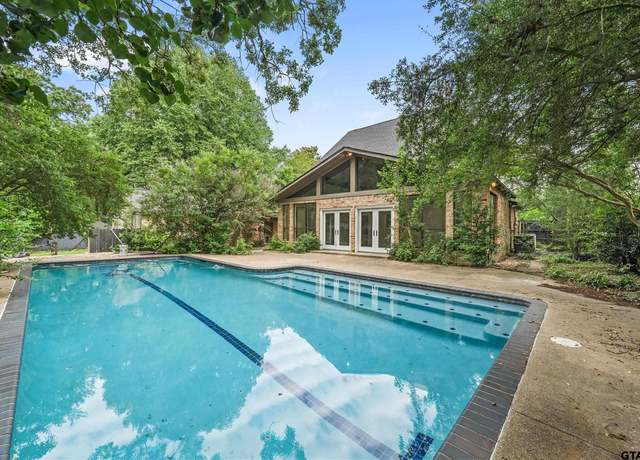 Property at 725 Purdue Dr, Tyler, TX 75701, 4 beds, 3 baths