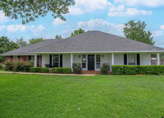 Property at 10809 Ardis St, Whitehouse, TX 75791, 4 beds, 2 baths
