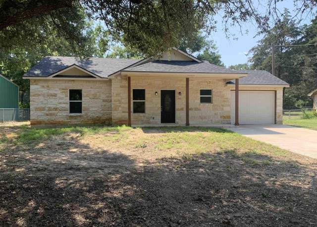 Property at 10731 Circle Pt, Frankston, TX 75763, 3 beds, 2 baths