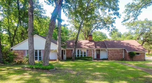 Photo of 2115 Heather Ln, Tyler, TX 75703