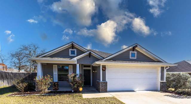 Photo of 401 Molly Ln, Lindale, TX 75771