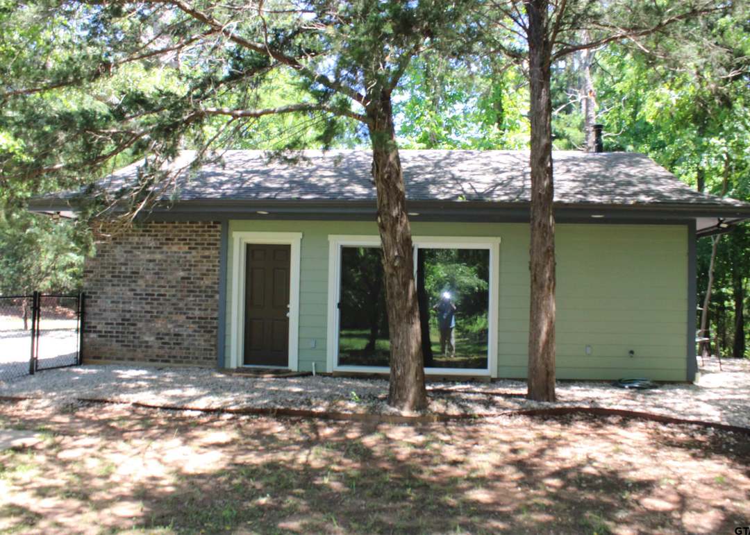 Listing photo #2