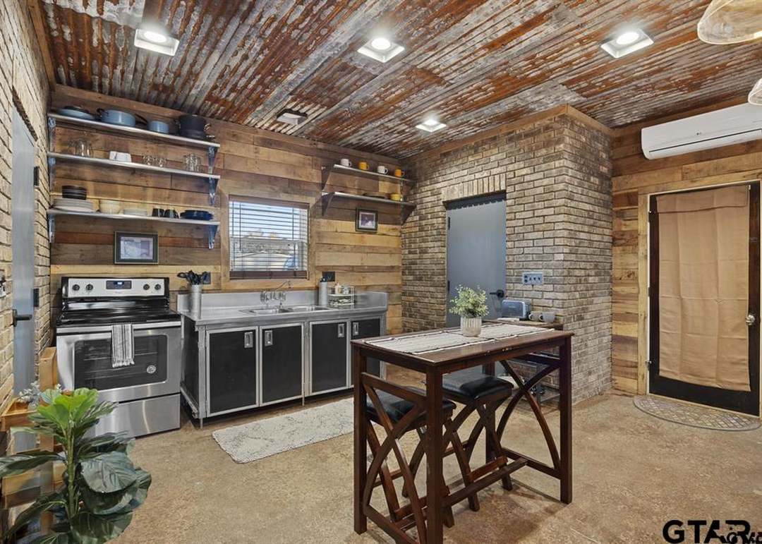 Listing photo #8
