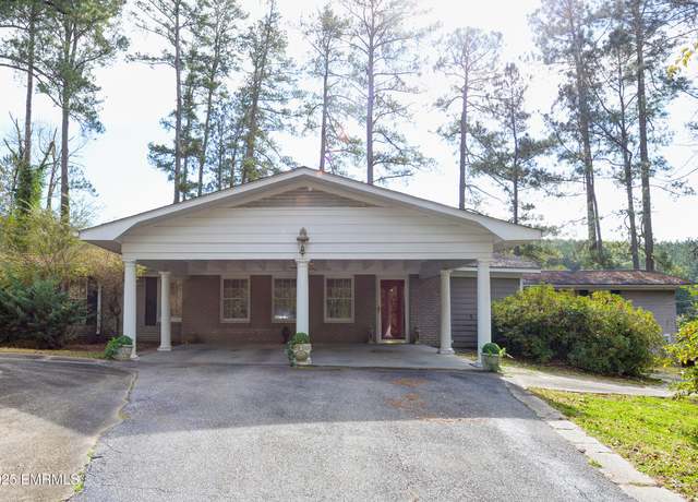 Property at 5101 N Hills St, Meridian, MS 39305, 4 beds, 3 baths