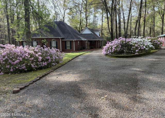 Property at 5013 Dr Brock Rd, Meridian, MS 39307, 4 beds, 2.5 baths