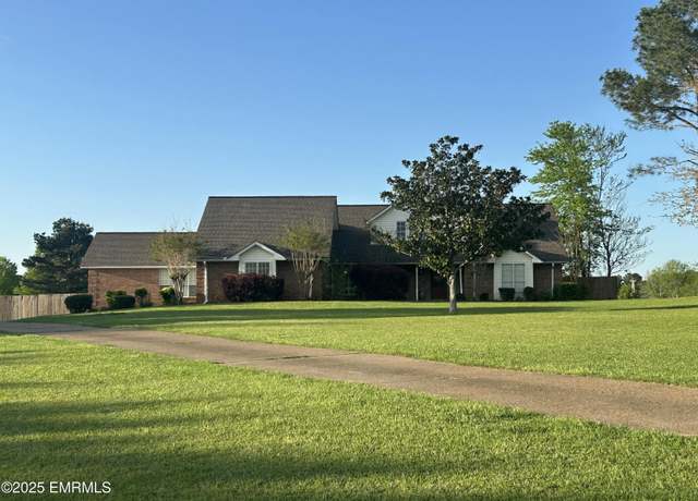 Property at 1031 Edgewater Dr, Philadelphia, MS 39350, 4 beds, 3.5 baths