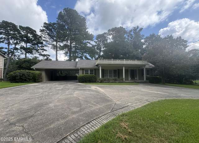 Property at 1521 N Hills St, Meridian, MS 39305, 4 beds, 3 baths