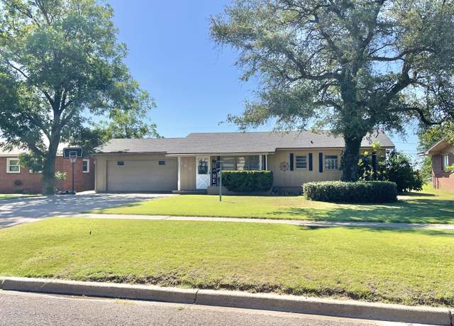 Property at 300 Thomas, Plainview, TX 79072, 2 beds, 1 bath