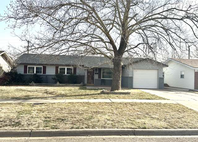 Property at 2811 W 18th St, Plainview, TX 79072, 3 beds, 1 bath