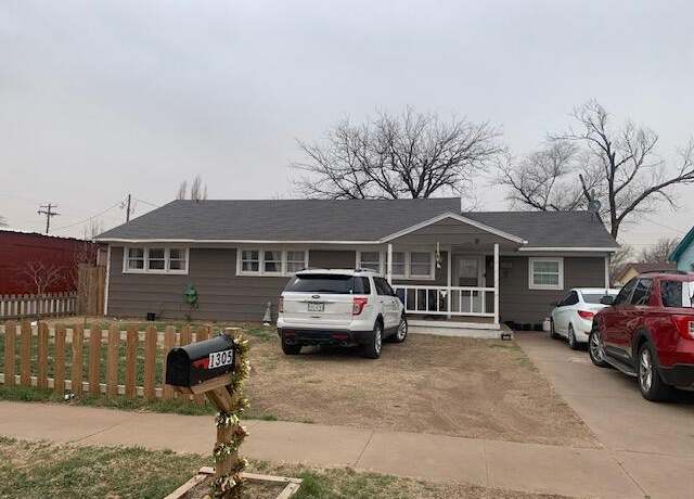 Property at 1305 Smythe St, Plainview, TX 79072, 4 beds, 1 bath