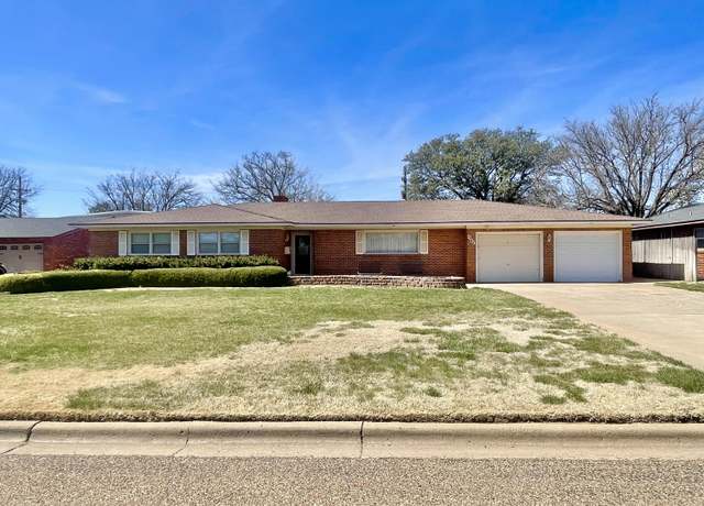 Property at 1209 Dallas, Plainview, TX 79072, 3 beds, 3 baths