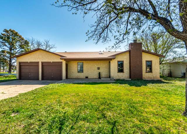 Property at 610 N El Paso Ave, Tulia, TX 79088, 3 beds, 2 baths
