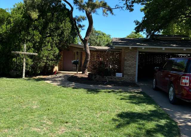 Property at 200 W Crestway St, Plainview, TX 79072, 5 beds, 3.5 baths