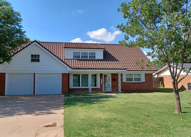 Property at 2610 W 17th St, Plainview, TX 79072, 5 beds, 2 baths