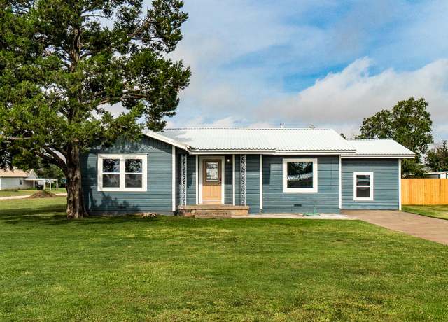 Property at 114 Paul Ave, Kress, TX 79052, 3 beds, 2 baths