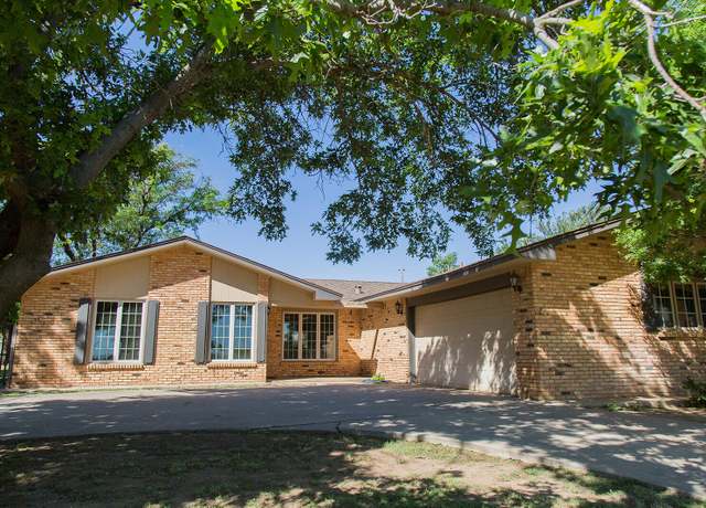 Property at 1425 Ebeling Dr, Plainview, TX 79072, 3 beds, 2 baths