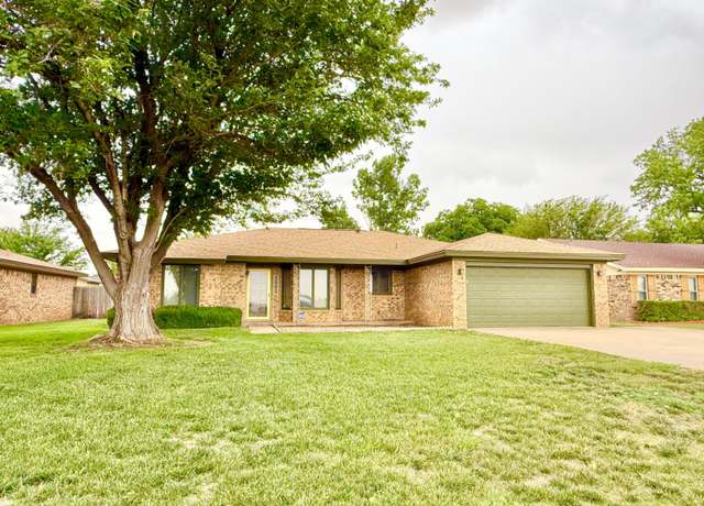 Property at 3503 Red Oak Ln, Plainview, TX 79072, 3 beds, 2 baths