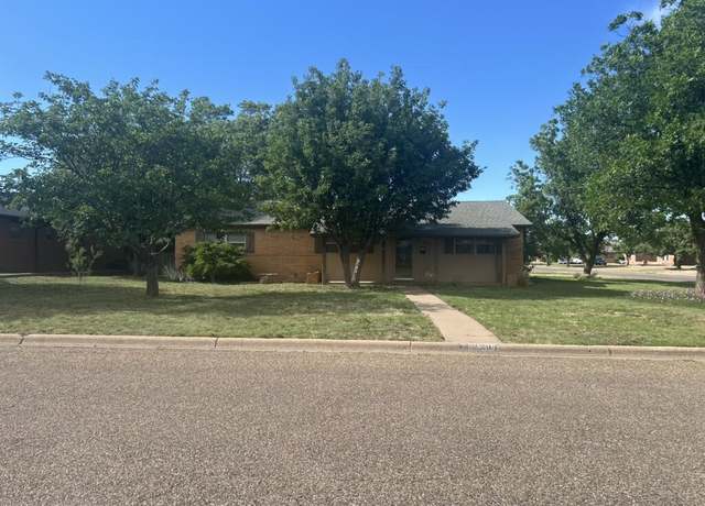 Property at 2600 W 17th, Plainview, TX 79072, 3 beds, 2 baths