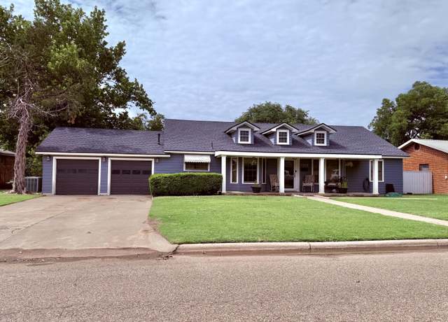 Property at 2203 W 12th, Plainview, TX 79072, 3 beds, 2.5 baths