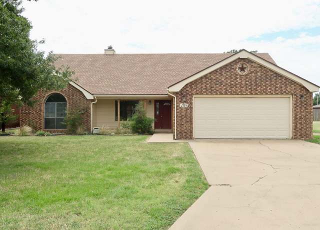 Property at 2705 Holliday Dr, Plainview, TX 79072, 3 beds, 2.5 baths