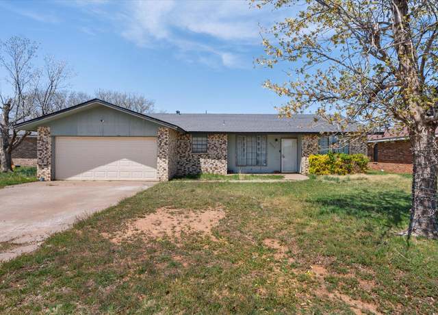 Property at 2903 Lometa Dr, Plainview, TX 79072, 3 beds, 2 baths