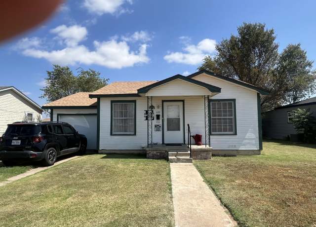 Property at 606 Yonkers St, Plainview, TX 79072, 2 beds, 1.5 baths