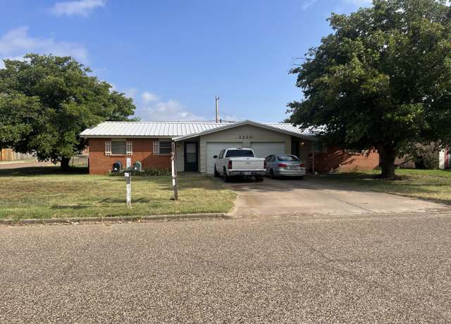 Property at 2220 A&B W 19th St, Plainview, TX 79072, 4 beds, 2 baths
