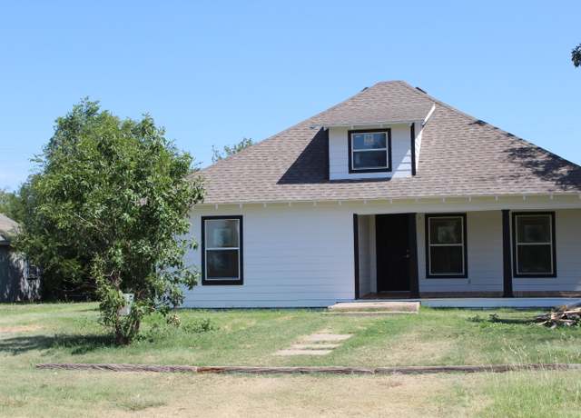 Property at 800 Commerce St, Silverton, TX 79257, 2 beds, 1 bath