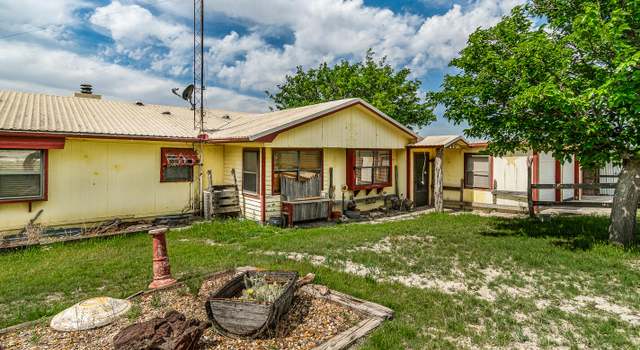 Photo of 111 Lobo Dr, Silverton, TX 79257