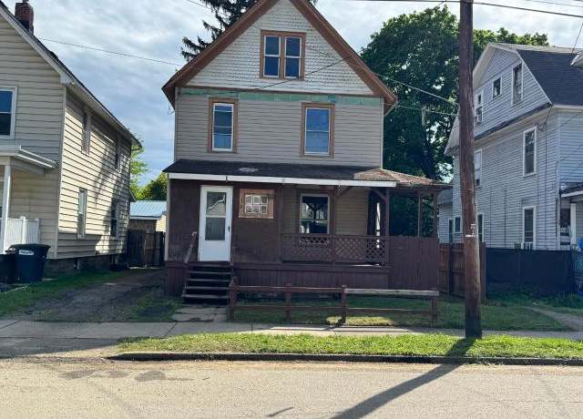 Property at 14 Madison Ave, Warren, PA 16365, 4 beds, 1 bath