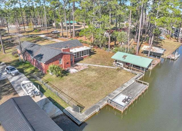 Property at 446 Seminole Dr, Moultrie, GA 31768, 3 beds, 2 baths