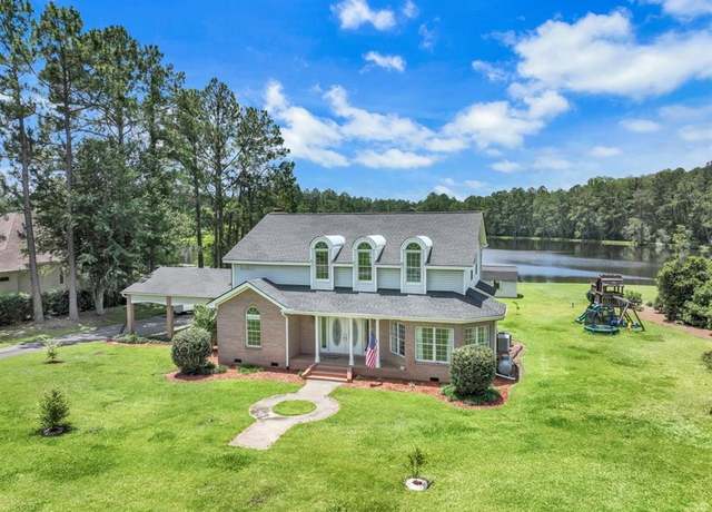 Property at 347 Twin Lakes Dr, Moultrie, GA 31768, 4 beds, 3 baths