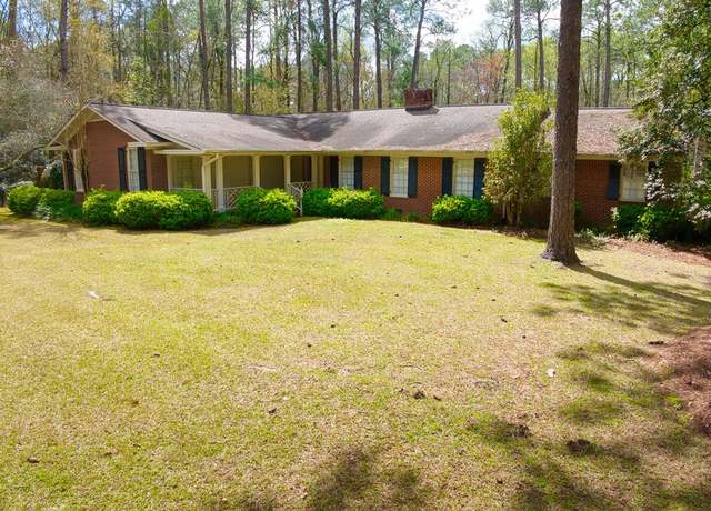 Property at 18 Dogwood Dr, Moultrie, GA 31768, 3 beds, 2.5 baths