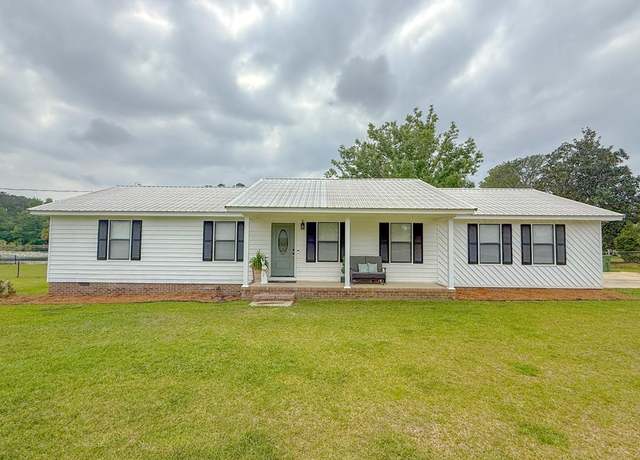 Property at 231 Lakeshore Dr, Moultrie, GA 31768, 3 beds, 2 baths
