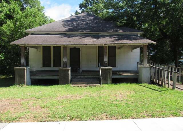 Property at 223 5th Ave Ave SE, Moultrie, GA 31768, 3 beds, 2 baths