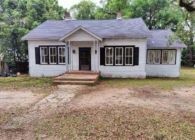 Property at 709 E College St, Bainbridge, GA 39817, 4 beds, 3 baths